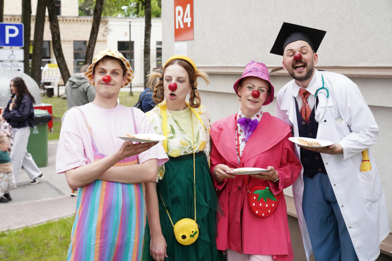 Mārtiņš Zīders. Dakteri Klauni Bērnu slimnīcas Dārza svētkos
