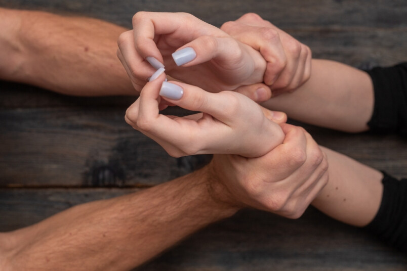 Rīgā policija aizturējusi vardarbīgu vīrieti