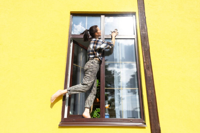 Kā nomazgāt logus un nenokļūt traumpunktā.