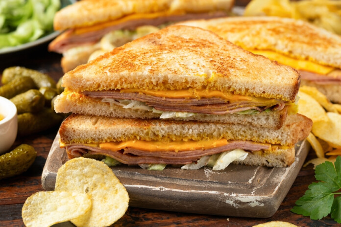 Ar ko pildīt karstmaizes?