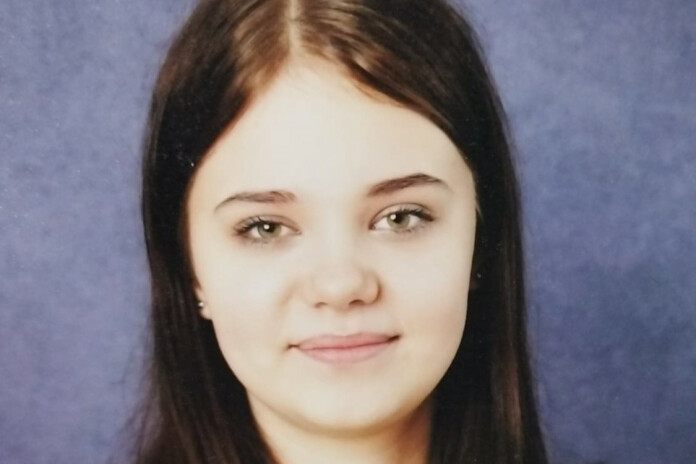 Valsts policija aicina aplūkot Ivetas attēlu un atsaukties ikvienu, kurš zina viņas atrašanās vietu, zvanot pa tālruņa numuru 112