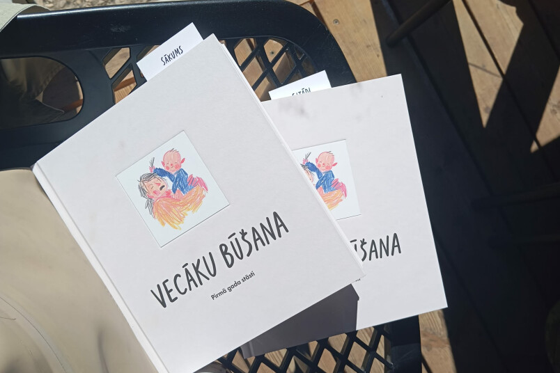 Grāmata Vecāku būšana: pirmā gada stāsti