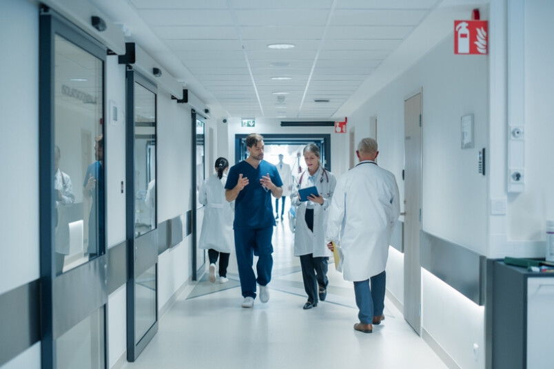 Saindējas ar ķimikālijām