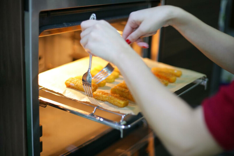 Mājās gatavoti zivju pirkstiņi