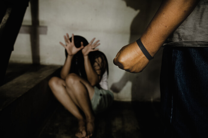 Vardarbība ģimenē