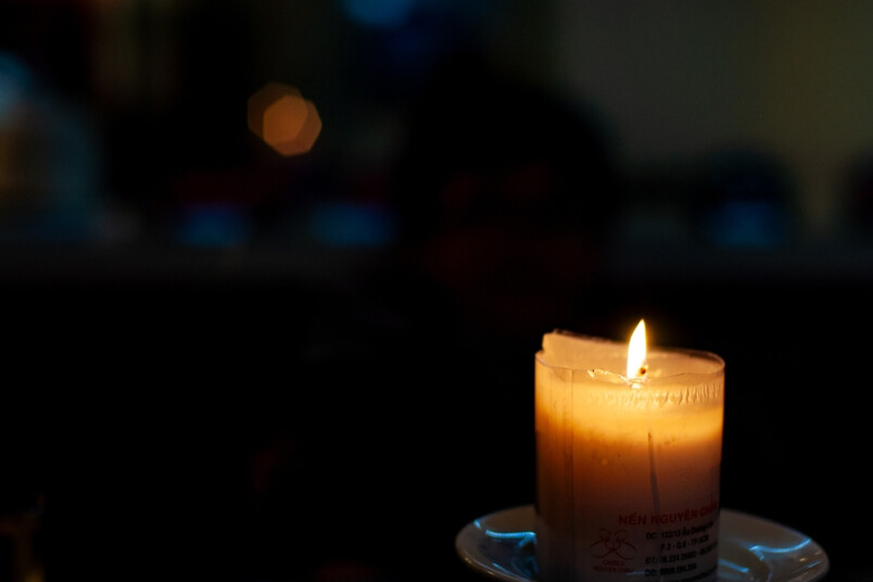 Ziepniekkalnā pa logu izkritis pusaudzis