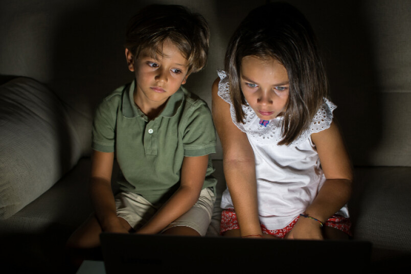 Bērnu acis ir īpaši jutīgas pret ilgstošu slodzi.