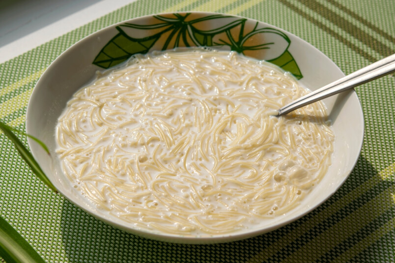 Piena zupa ar makaroniem