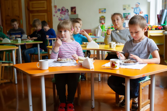 Vai maksājumi par ēdināšanu bērnudārzā ir deklarējami kā attaisnotie izdevumi?