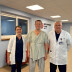 Attēlā no kreisās: Sirds ķirurģijas centra virsārste kardioloģijā Baiba Barone, 50. sirds transplantācijas operācijas pacients Kaspars Bergholcs un Sirds ķirurģijas centra akūtās kardioķirurģijas virsārsts asociētais profesors Uldis Strazdiņš.