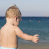 Autiņbiksītes, protams, ir viens no ērtākajiem cilvēces izgudrojumiem, taču bērnam pēc iespējas biežāk jāļauj spēlēties plikiņam!