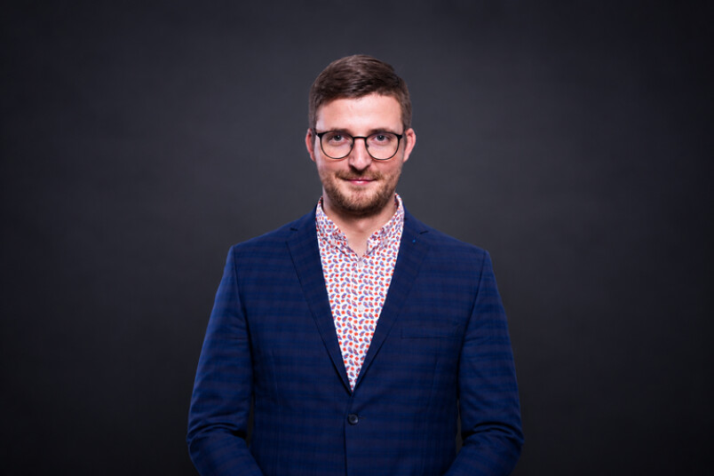 Rīgas 6. vidusskolas latviešu valodas skolotājs, izdevniecības “Skolas Vārds” mācību līdzekļu redaktors Ph.D. Andris Krieķis