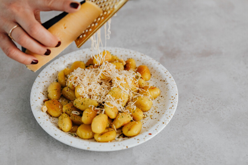Bērns atsakās no dārzeņiem. Attēlā: Itāļu gnocchi ar spinātiem