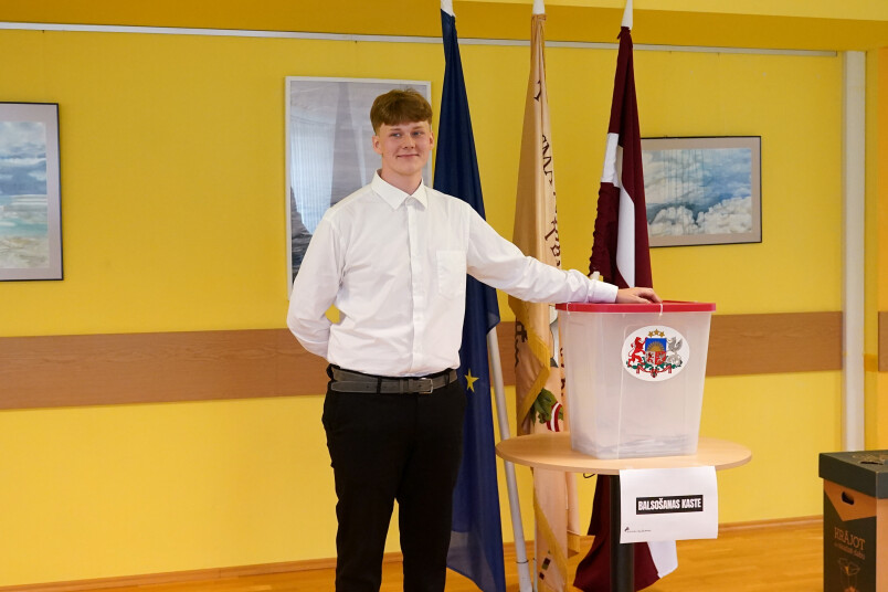 Jauniešiem politika interesē, bet vēlēt aiziet tikai retais. Foto: Zane Bitere, LETA