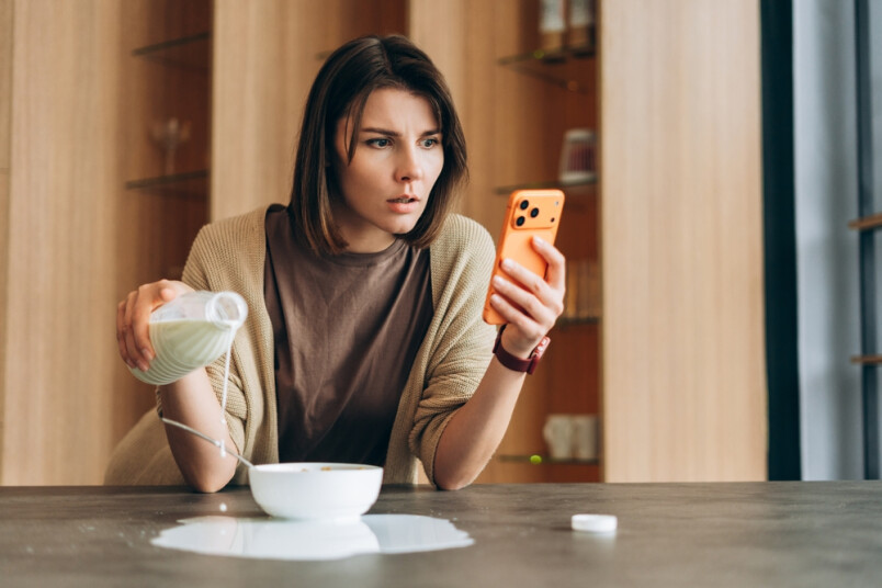 Sociālo tīklu pārbaudīšana daudziem kļuvusi par teju automātisku ikdienas ieradumu.
