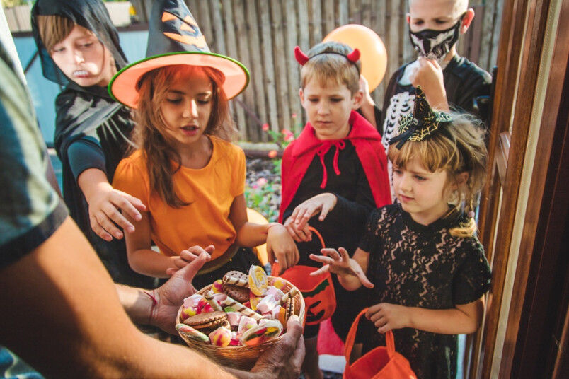 Halovīns šogad iekrīt sestdienā, 31. oktobrī, tāpēc ģimenēm būs plašas iespējas izvēlēties sev piemērotāko piedzīvojumu.