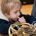 Koncertos bērni var izmēģināt dažādu mūzikas instrumentu spēli! Foto: Jānis Buls