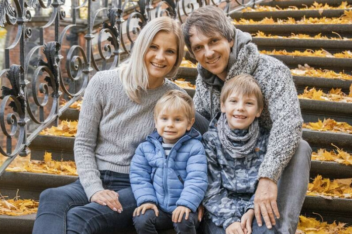 Katru rītu apņemos būt labāka mamma, - Karīna Rubene par ģimeni, televīziju un hokeju